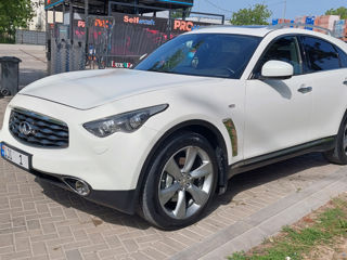 Infiniti QX70 foto 3