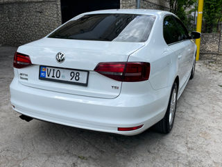 Volkswagen Jetta foto 2