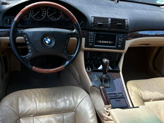 BMW 5 Series foto 9