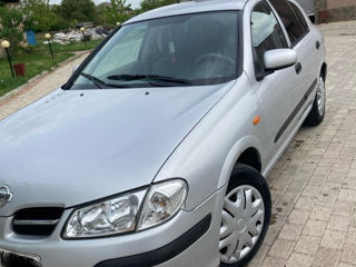 Nissan Almera foto 1