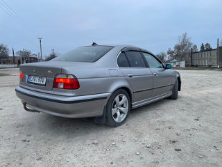 BMW 5 Series foto 2