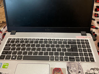 Vând Laptop Acer - preț 8000-9000lei