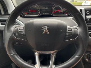 Peugeot 208 foto 8