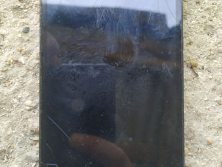 Vând telefon puțin stricat se cheamă huawei