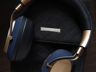 Наушники Bowers & Wilkins PX Active Noise Cancelling Wireless Headphones (Soft Gold) foto 5