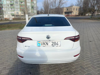 Volkswagen Jetta foto 5