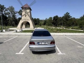 BMW 5 Series foto 2