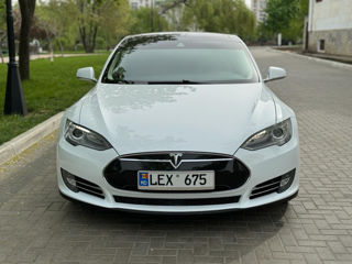 Tesla Model S foto 1