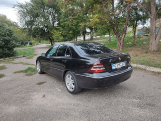 Mercedes C-Class foto 8