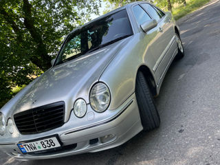 Mercedes E-Class foto 2