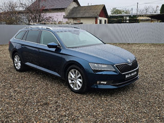 Skoda Superb foto 2