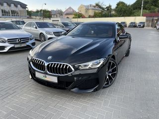 BMW 8 Series foto 1