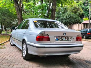 BMW 5 Series foto 4