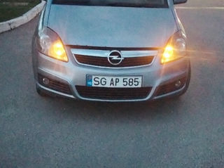 Opel Zafira foto 1