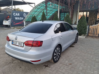 Volkswagen Jetta foto 4