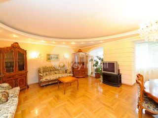 Zonă de parc ! Apartament de lux, încălzire autonomă, 170 mp, Centru, 800  € ! foto 2