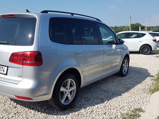 Volkswagen Touran foto 2