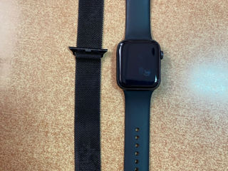 Apple Watch SE 44mm (1st)
