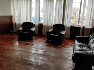 Arenda Oficiu Balti 50 m.p. etajul 1, 9000 lei , str. Mihai Viteazul, 18 foto 1
