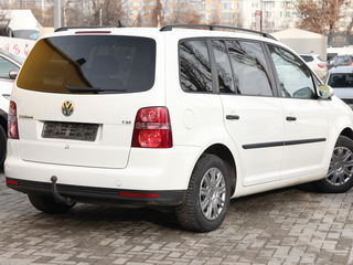 Volkswagen Touran foto 3