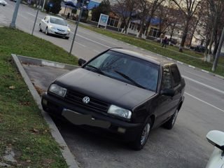 Volkswagen Vento foto 3