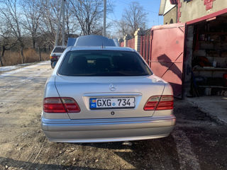 Mercedes E-Class foto 8