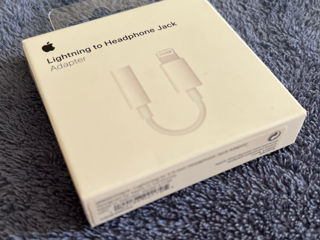 Apple Lightning to 3.5 mm Headphone Jack Adapter