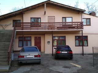 Casa Chisinau - Centru ! Vind casa cu 2 etaje cu sauna !