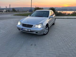 Mercedes C-Class foto 6