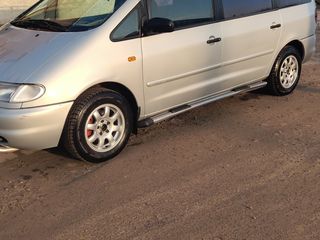 Volkswagen Sharan foto 2