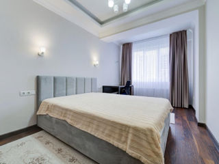 Apartament cu 2 camere, 80 m², Centru, Chișinău foto 4