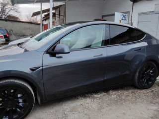 Tesla Model Y foto 5