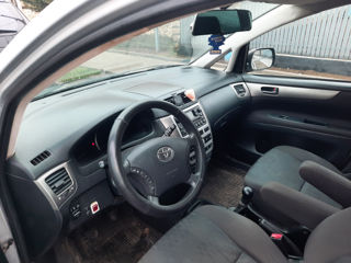 Toyota Avensis Verso foto 4