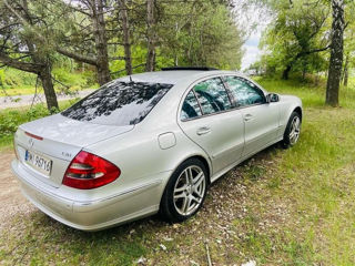 Mercedes E-Class foto 1