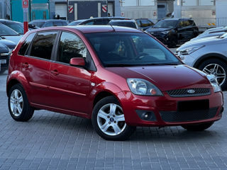 Ford Fiesta foto 5