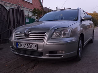 Toyota Avensis foto 4