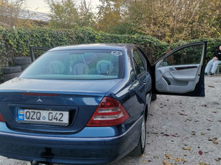 Mercedes C-Class foto 3