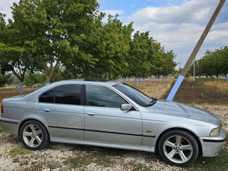 BMW 5 Series foto 2