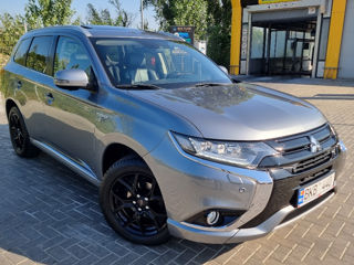 Mitsubishi Outlander foto 2