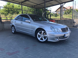 Mercedes C-Class foto 1