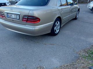 Mercedes E-Class foto 4