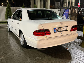 Mercedes E-Class foto 4