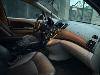 Mitsubishi Grandis foto 2