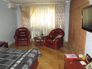 Casa duplex pentru una sau doua familii la Tohatin, 4 km de Chisinau, 10 ari, euroreparatie, mobila foto 9