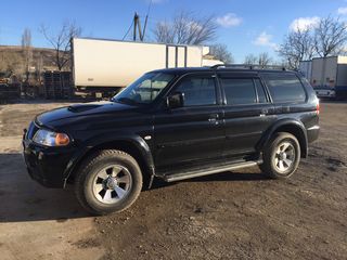 Mitsubishi Pajero Sport foto 2