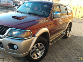 Mitsubishi Pajero Sport foto 2