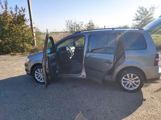 Volkswagen Touran foto 10