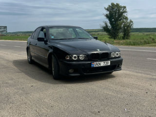 BMW 5 Series фото 0