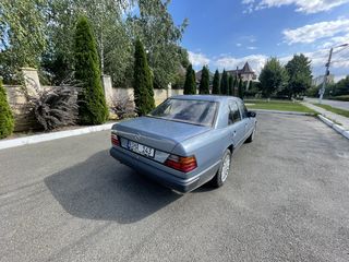 Mercedes Series (W124) foto 4