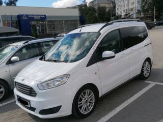 Ford Tourneo Courier foto 1